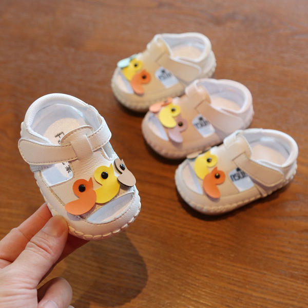 Ikdienas bērnu apavi ar uzlīmēm un aplikācijām