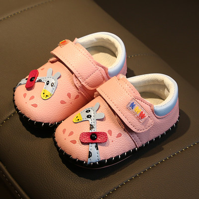 Бебешки обувки от еко кожа с 3D елементи
