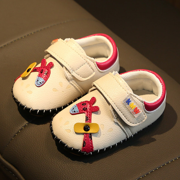 Бебешки обувки от еко кожа с 3D елементи