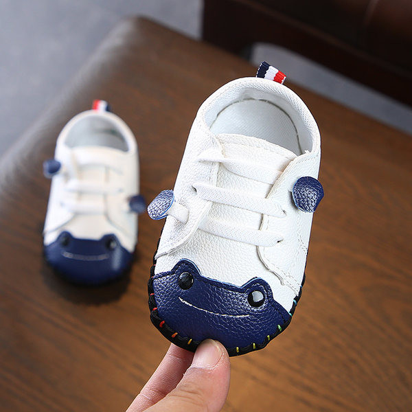 Pantofi bebelusi din piele ecologica cu sireturi - doua modele