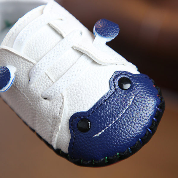 Pantofi bebelusi din piele ecologica cu sireturi - doua modele