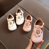 Sandale pentru bebeluși cu element de flori 3D și autocolant