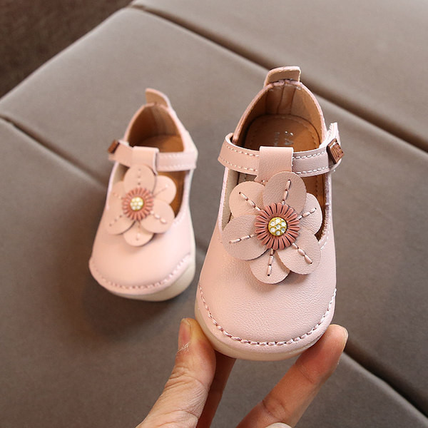 Sandale pentru bebeluși cu element de flori 3D și autocolant