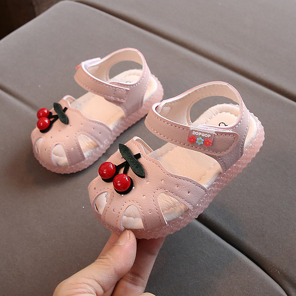 Bērnu sandales ar 3D elementu un mīkstu zoli