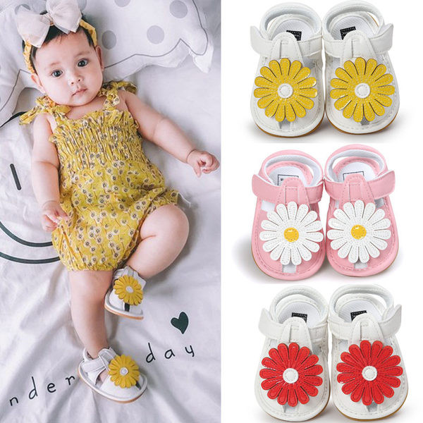 Bērnu sandales meitenei ar margrietiņu