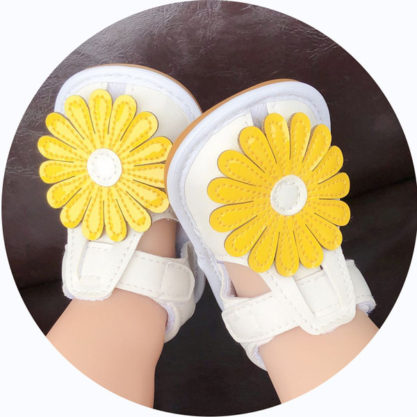 Bērnu sandales meitenei ar margrietiņu