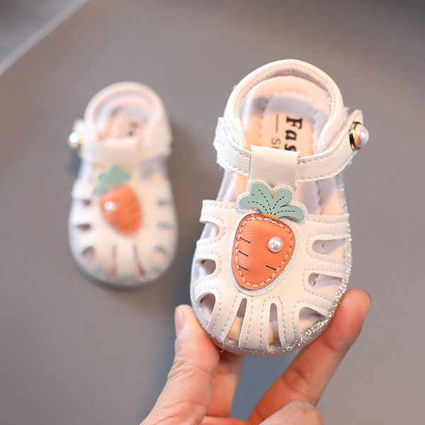 Jauns bērnu mākslīgās ādas sandaļu modelis meitenēm