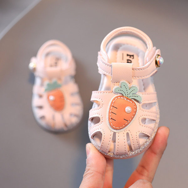 Jauns bērnu mākslīgās ādas sandaļu modelis meitenēm