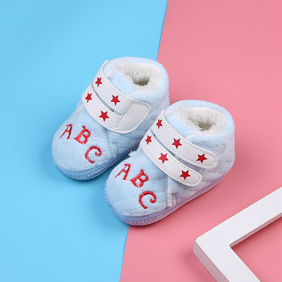 Pantofi pufosi pentru nou-nascuti cu broderie