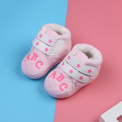 Pantofi pufosi pentru nou-nascuti cu broderie