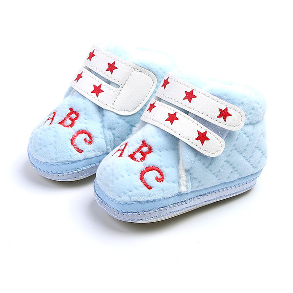 Pantofi pufosi pentru nou-nascuti cu broderie