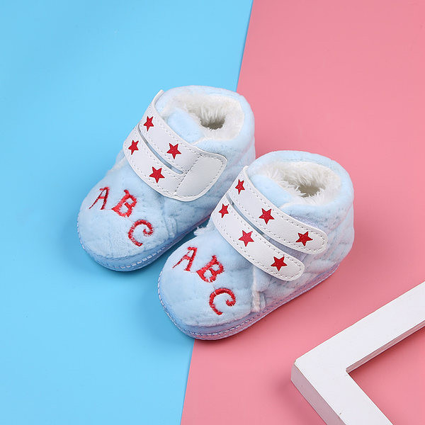 Pantofi pufosi pentru nou-nascuti cu broderie