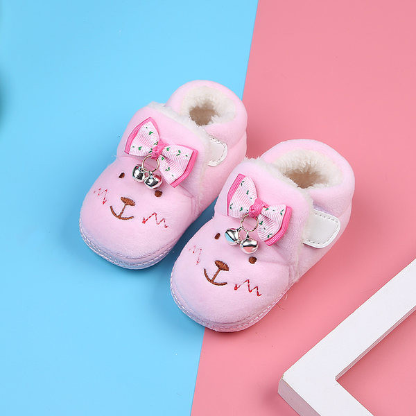 Pūkuoti batukai naujagimiams su siuvinėjimu ir kaspinu