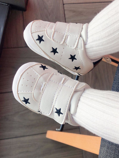 Бебешки маратонки от еко кожа с цветна бродерия