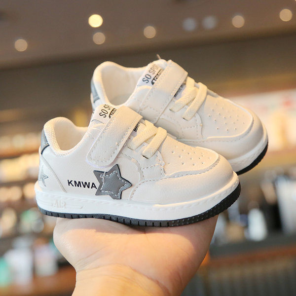 Bērnu kedas ar izšuvumu un uzrakstu