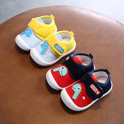Бебешки неплъзгащи се обувки с бродерия
