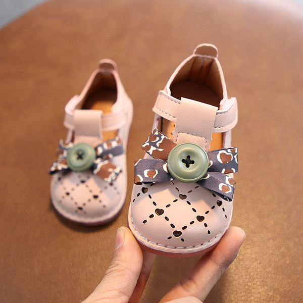 Zīdaiņu apavi ar 3D elementiem un uzlīmi