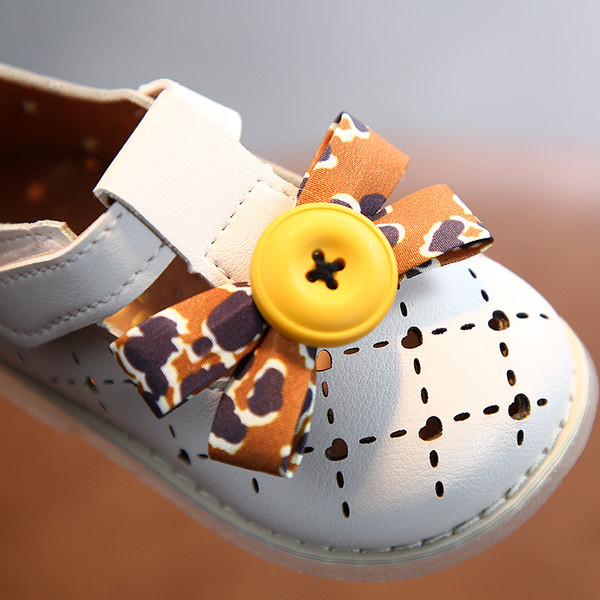 Zīdaiņu apavi ar 3D elementiem un uzlīmi