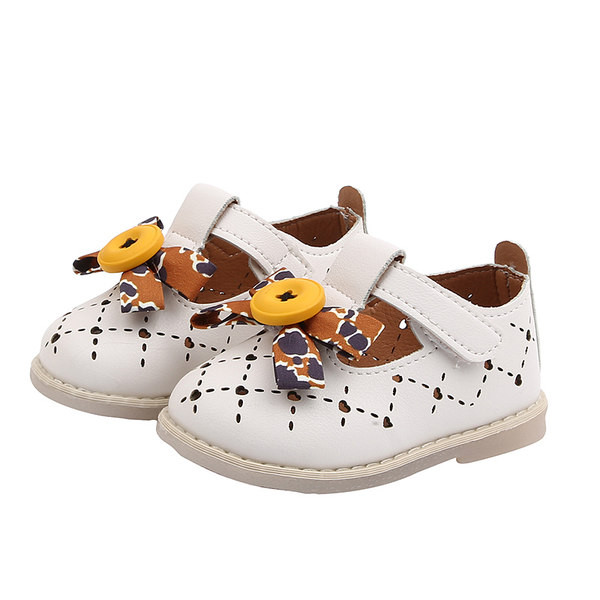 Zīdaiņu apavi ar 3D elementiem un uzlīmi