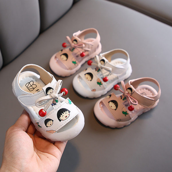 Mūsdienīgas bērnu sandales ar aplikāciju un lentu meitenēm