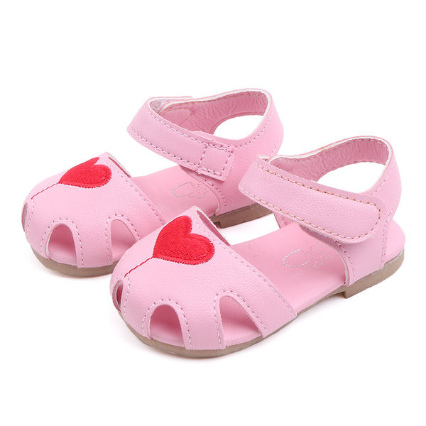 Bērnu sandales ar sirds izšuvumu un uzlīmi