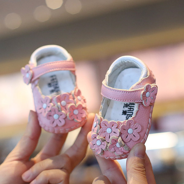 Jauns ikdienas mazuļu apavu modelis ar 3D elementu