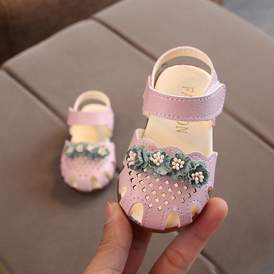 Ādas bērnu sandales ar ielāpu - trīs modeļi