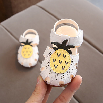 Ādas bērnu sandales ar ielāpu - trīs modeļi