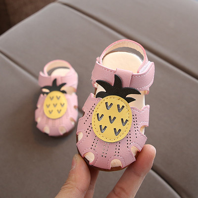 Ādas bērnu sandales ar ielāpu - trīs modeļi