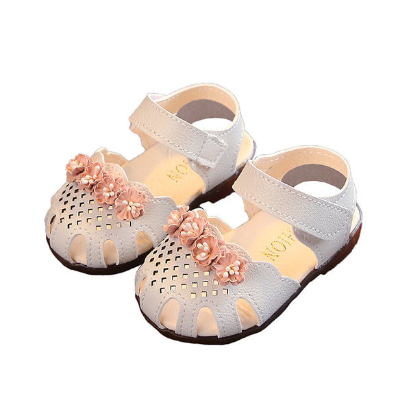 Ādas bērnu sandales ar ielāpu - trīs modeļi