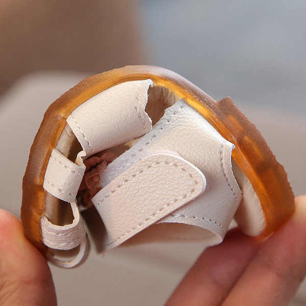 Ādas bērnu sandales ar ielāpu - trīs modeļi