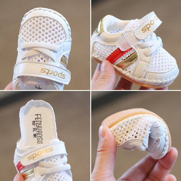 Jauns ikdienas bērnu apavu modelis ar uzrakstu un uzlīmēm baltā krāsā