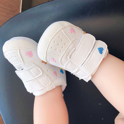 Cizme pentru bebelusi din piele ecologica cu cravate si broderie colorata