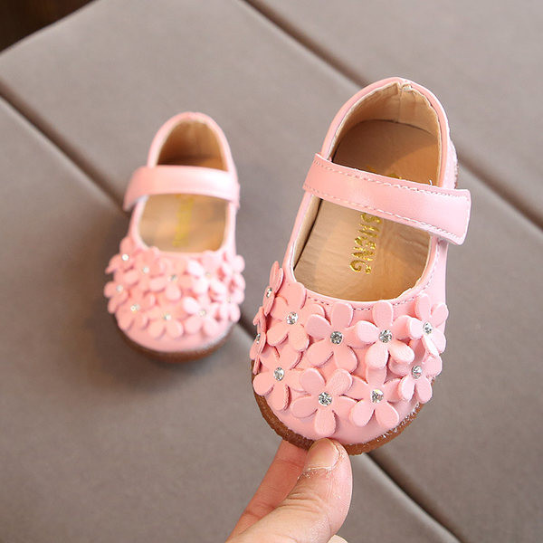 Έκο δερμάτινα παπούτσια με επίπεδη σόλα και τρισδιάστατο στοιχείο