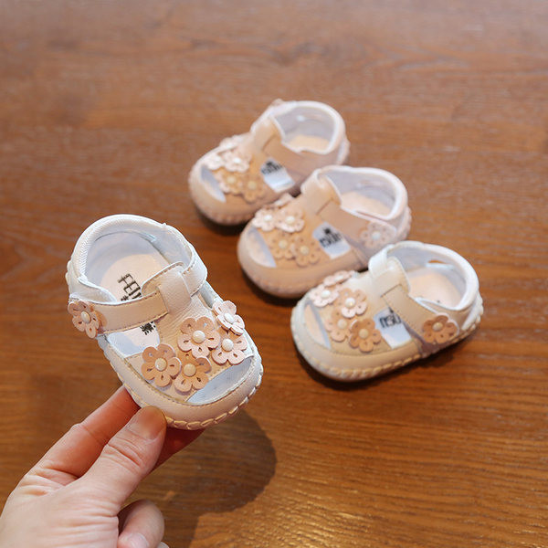 Ikdienas bērnu apavi ar uzlīmēm un 3D elementu ziediem