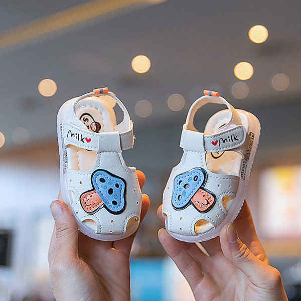 Ikdienas bērnu sandales ar uzlīmēm un emblēmu meitenēm