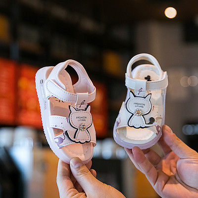 Модерни бебешки сандали с апликация и камъни