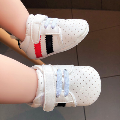 Adidași pentru bebeluși din piele ecologică perforată