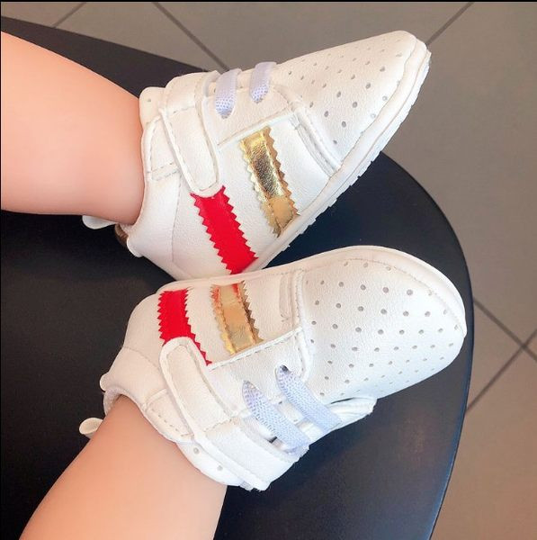 Adidași pentru bebeluși din piele ecologică perforată