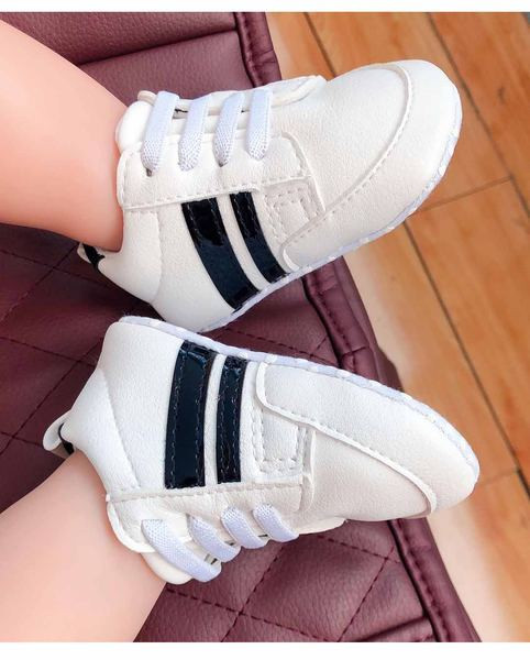 Bērnu kedas ar mežģīnēm un mīkstu zoli