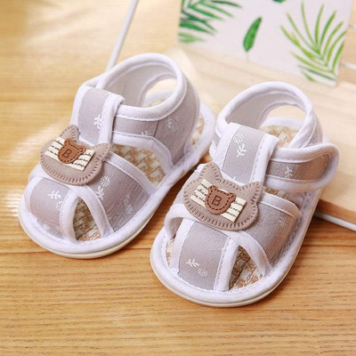 Sandale antiderapante pentru bebelusi cu velcro si element 3D