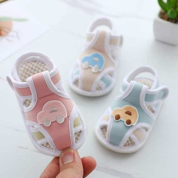 Sandale antiderapante pentru bebelusi cu velcro si element 3D