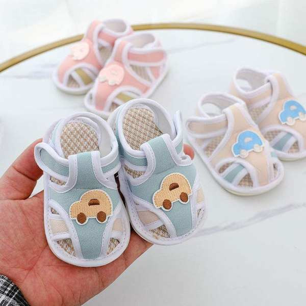 Sandale antiderapante pentru bebelusi cu velcro si element 3D