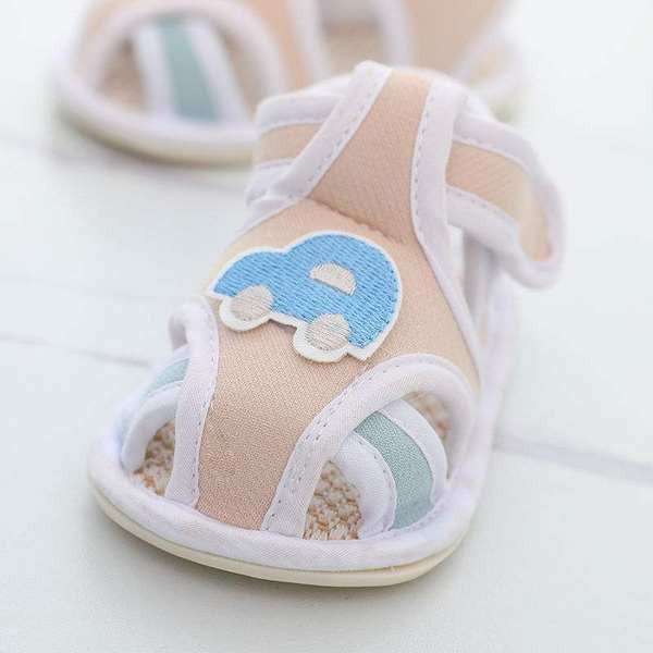 Sandale antiderapante pentru bebelusi cu velcro si element 3D