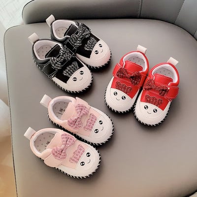 Бебешки обувки с мека подметка и  бродерия