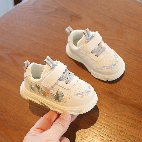 Bērnu ikdienas apavi ar ielāpiem un plakanu zoli