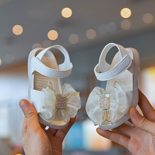 Modernas bērnu sandales ar tilla lenti un akmentiņiem