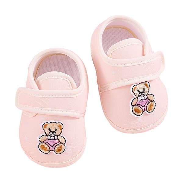 Zīdaiņu kurpes ar lācīša izšuvumu