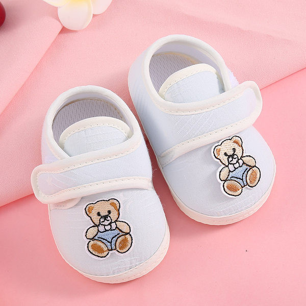 Zīdaiņu kurpes ar lācīša izšuvumu