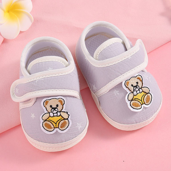 Zīdaiņu kurpes ar lācīša izšuvumu